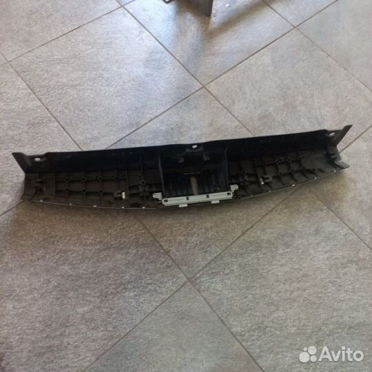 Накладка замка багажника Nissan Murano Z51