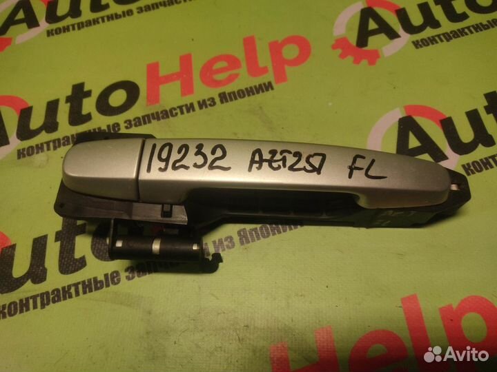 Ручка двери toyota avensis AZT251 передняя левая