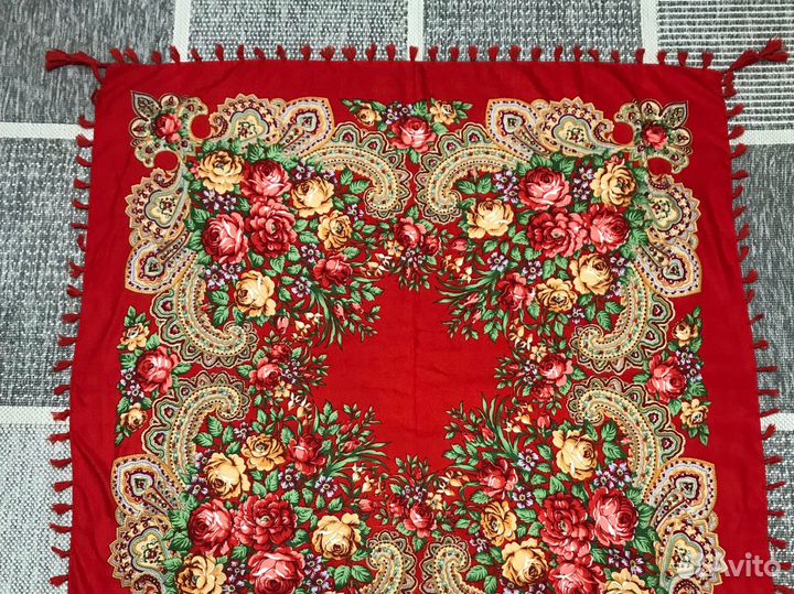 Платок красный 88*92см