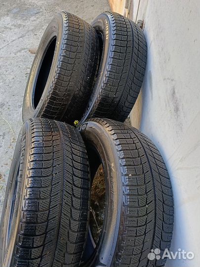 Michelin X-Ice 215/65 R17 99T