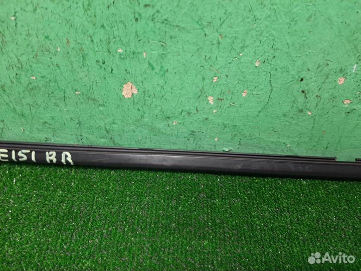 Уплотнитель стекла задний правый Honda Civic 4D