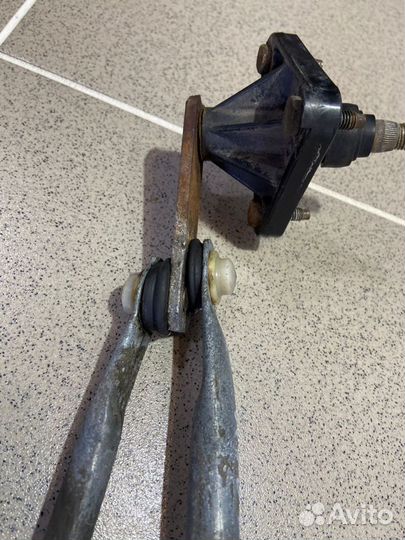 Моторчик дворников с трапецией Isuzu Bighorn 1994