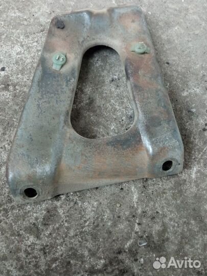 Кронштейн коллектора Mitsubishi Galant 8