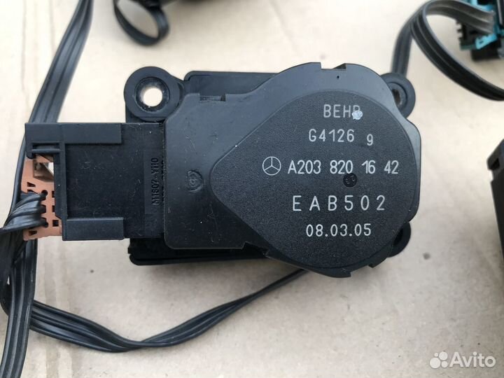 Сервопривод печки на Mercedes W203 A2038201642