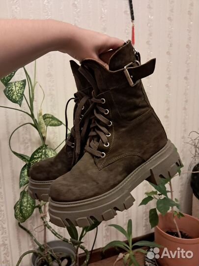 Ботинки замшевые новые зеленые