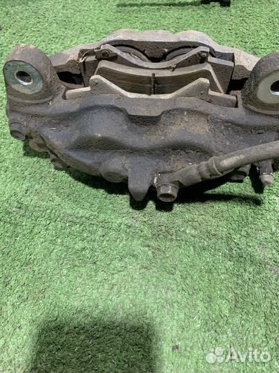 Передний правый тормозной суппорт land Cruiser 200