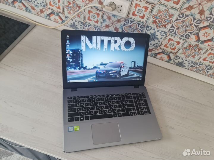 Быстрый Asus Core i3 8130U для игр и отдыха