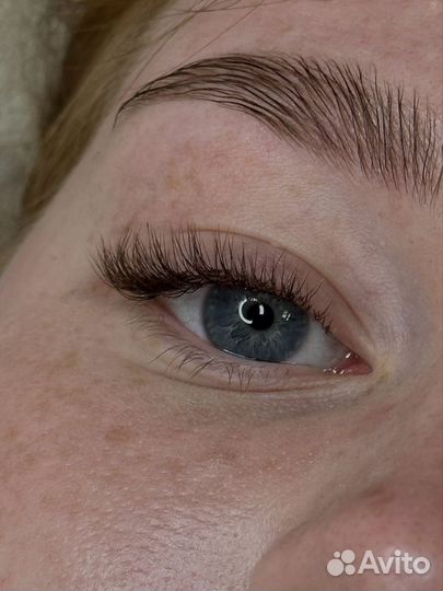 Модель на классическое наращивание ресниц
