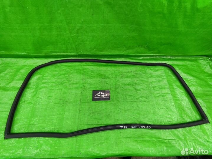 Уплотнитель стекла багажника VW Touareg 2002-2010