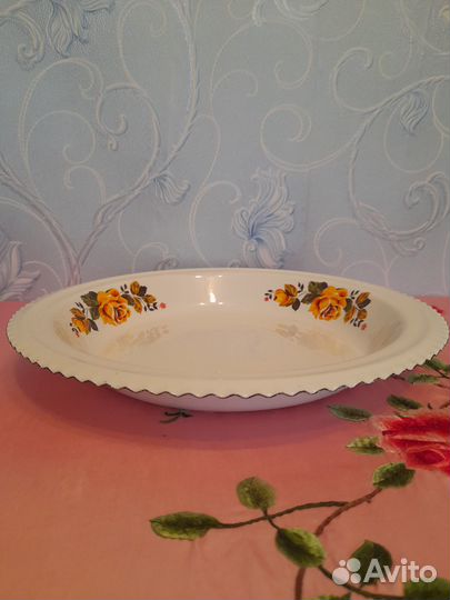 Эмалированное большое блюдо