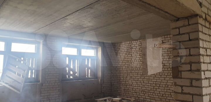 Здание, 5600 м²