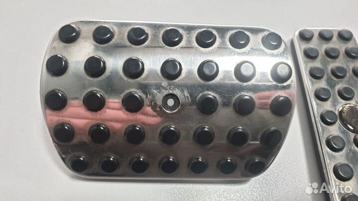 Накладки на педали на Mercedes R129