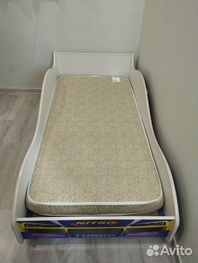 Детская кровать машинка с матрасом бу