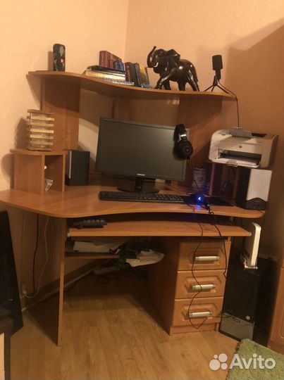 Компьютерный стол угловой