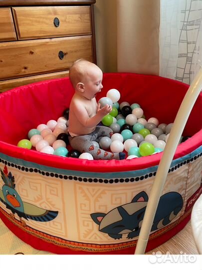 Сухой бассейн с шариками