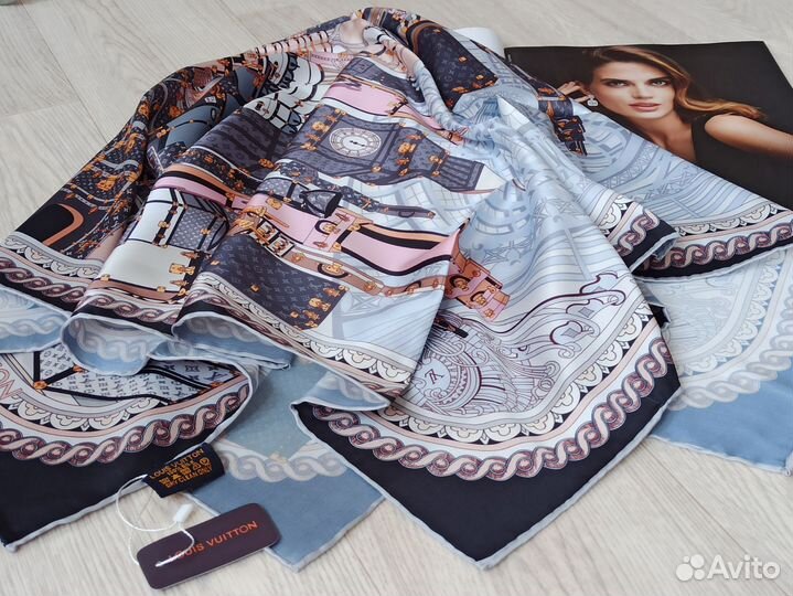 Платок Шелковый Louis Vuitton ручная подшивка