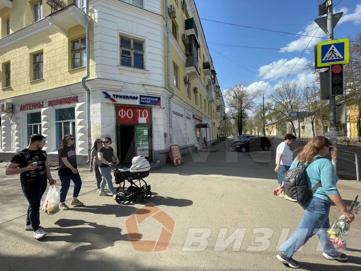 Торговое помещение с панорамными окнами на 1 линии