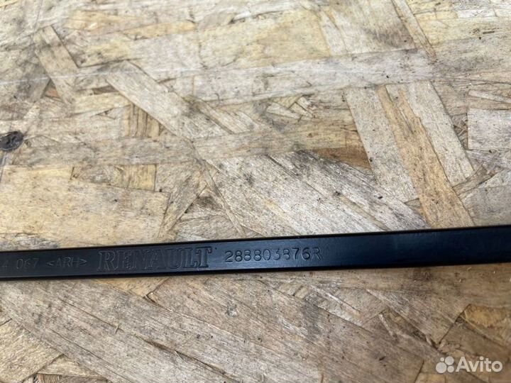 Поводок дворника левый Renault Logan