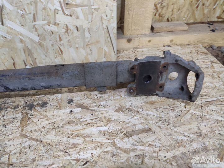 Балка задняя Dodge Caravan 4