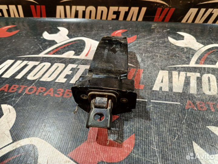 Ограничитель двери передний левый Skoda Rapid