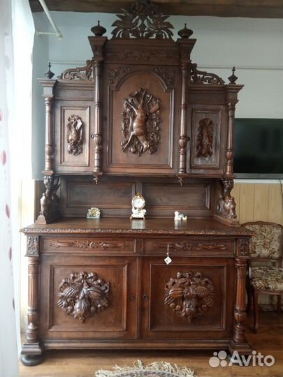 Буфет старинный Французский в охотничьем стиле