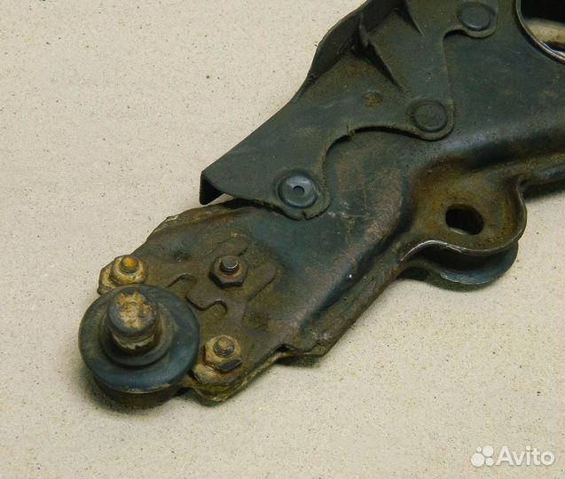 Рычаг передний левый VW Passat B3