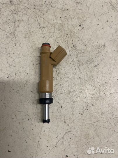 Форсунка топливная Toyota Prius ZVW30 2ZR-FXE