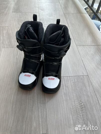 Сноуборд с креплениями и ботинками