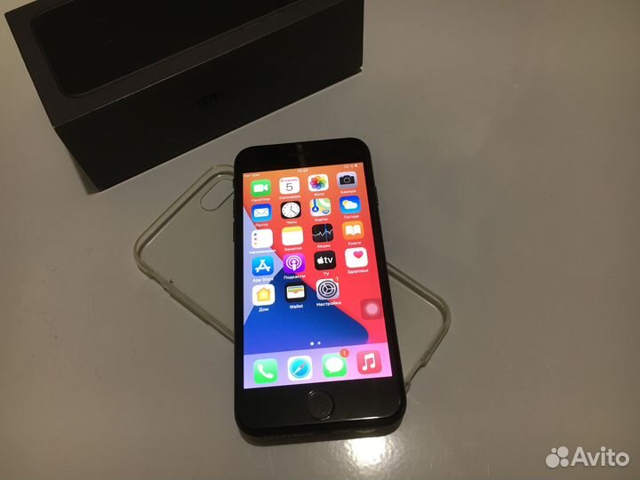 iPhone 8, 64 ГБ
