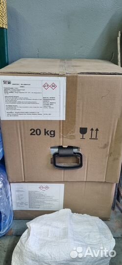 Продам стеклянную бутыль 20 литров в термобоксе