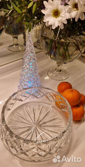 Большая хрустальная ваза