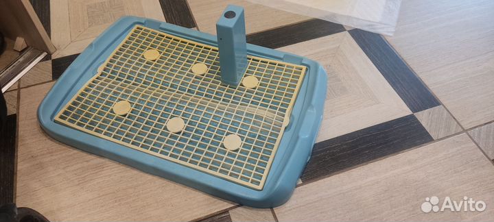 Лоток для собак со столбиком