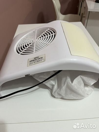 Стол для маникюра с пылесосом с лампой