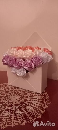 Букет из атласных роз в оригинальной упаковке
