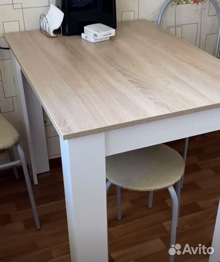 Кухонный стол.Новый