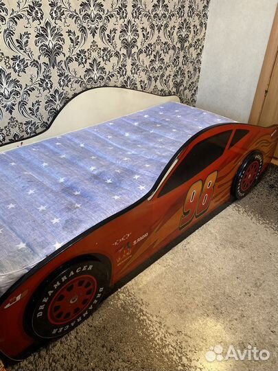 Детская кровать машина