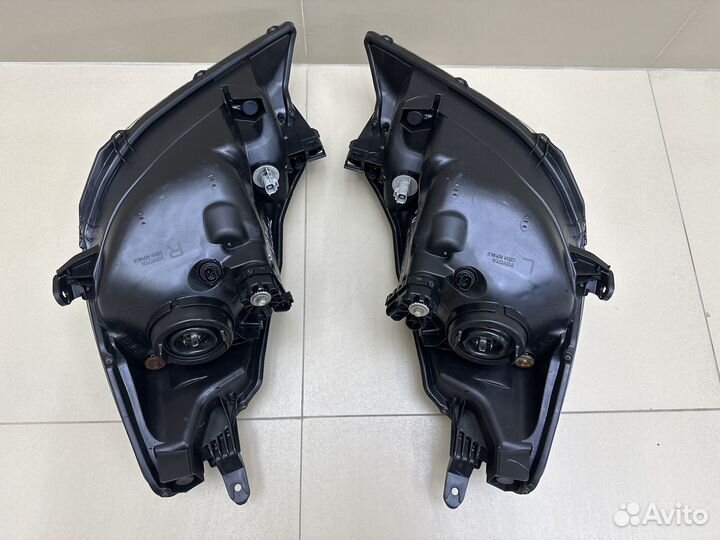 Фара Toyota Yaris 3 (XP130)