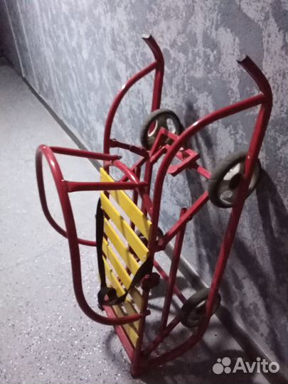 Сани с колёсами и ручкой