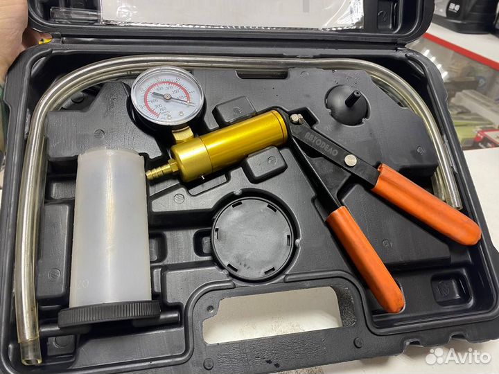 Измеритель вакуума с набором переходников