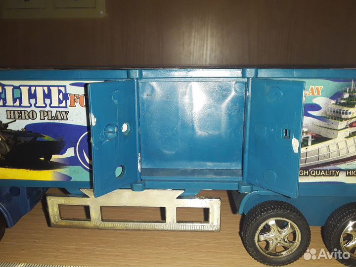 Машина игрушечная. Фура