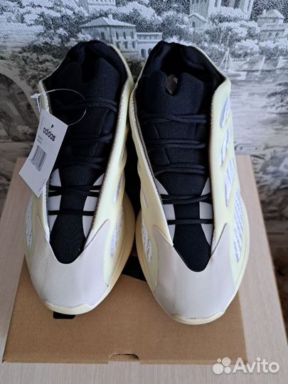 Кроссовки Adidas Yeezy Boost 700 V3