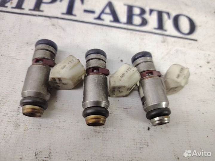 Форсунка топливная 036031AF Volkswagen Audi Skoda