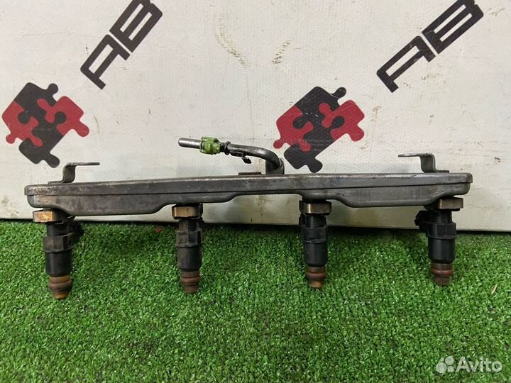 Топливная рампа с форсунками Honda civic 8 4d r18a