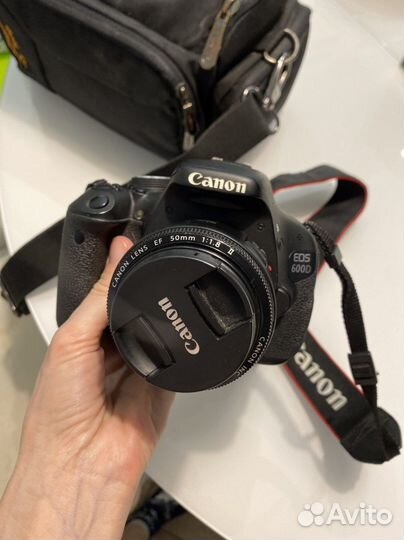 Зеркальный фотоаппарат Canon 600d