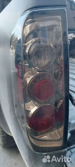 Задний стоп сигнал на Nissan Navara D40