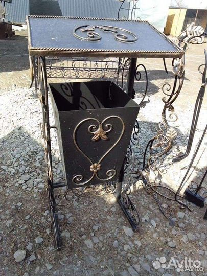 Мусорное ведро и каменный набор