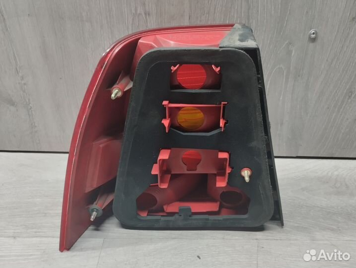Фонарь задний правый volkswagen bora