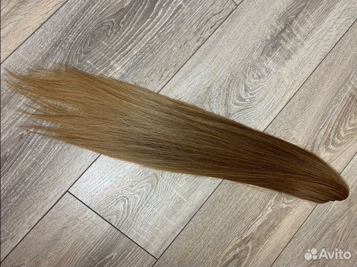 Натуральные длинные прямые волосы хвост