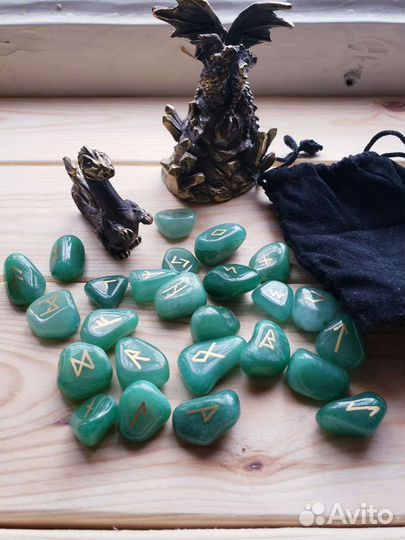 Руны из натурального камня