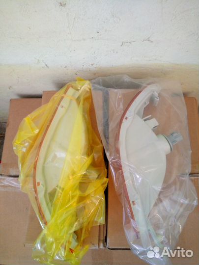 Поворотник правый Sat ST-212-1654R corolla 100